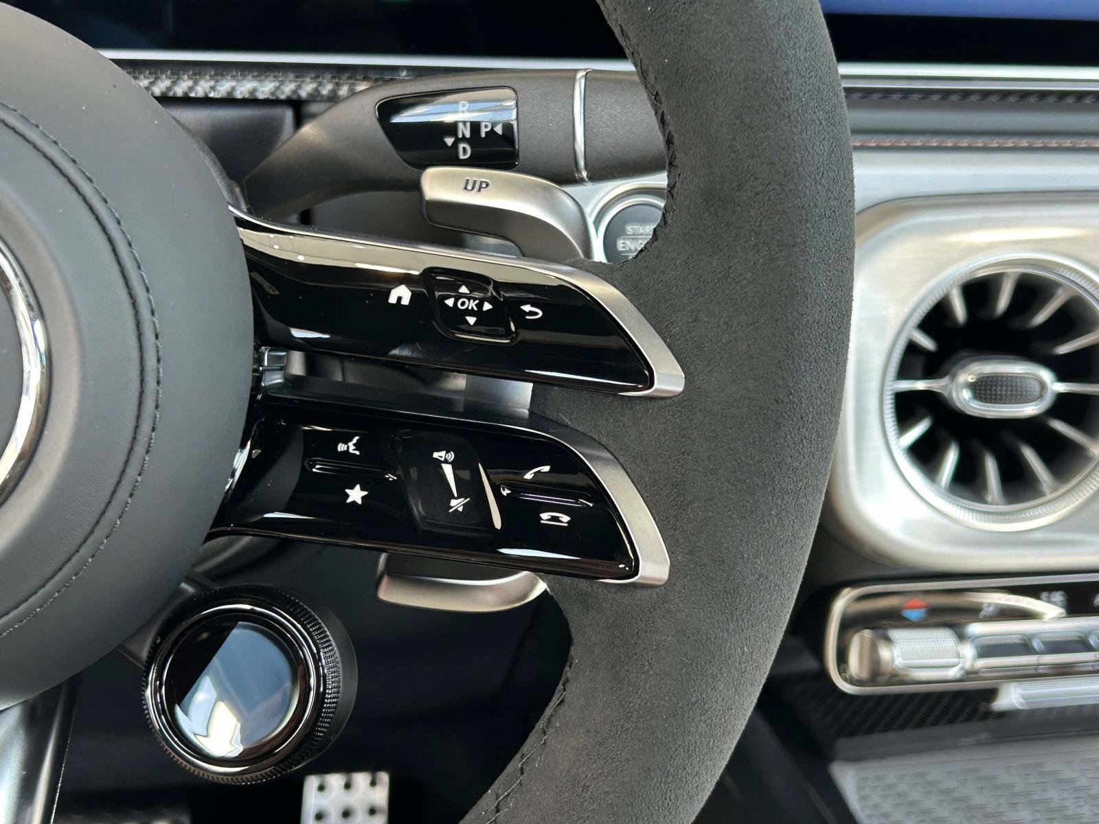 New 2027 MANUFAKTUR customer request glossy paint finish Mercedes-Benz AMG® G 63 SUV image 28