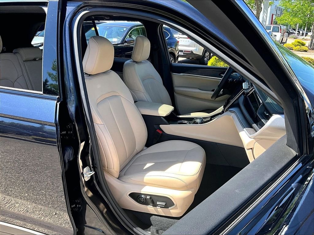 Used 2024 Black Jeep 4xe image 11