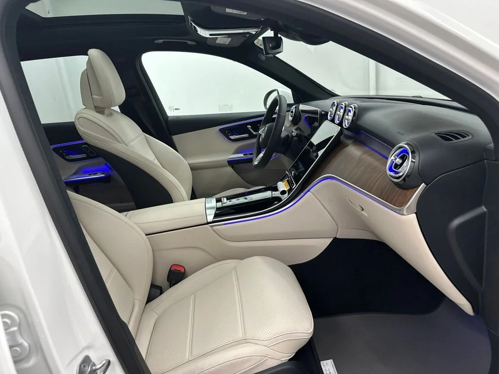 New 2027 White Mercedes-Benz GLC 300 image 26