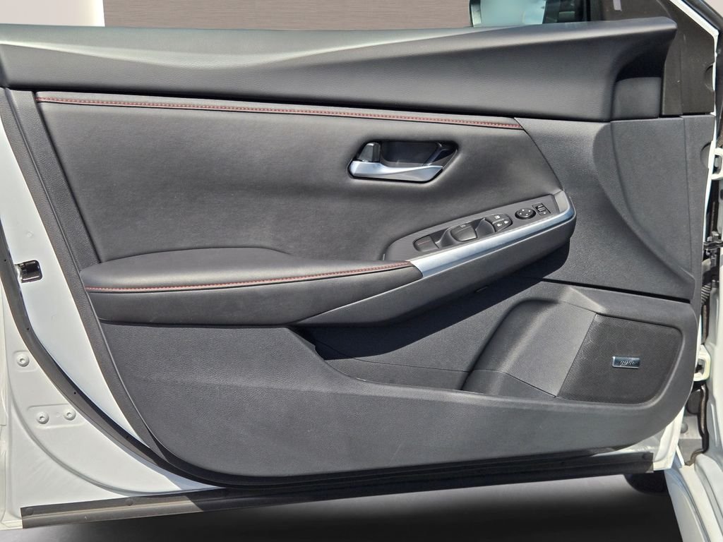 Used 2025 White Nissan SR image 18