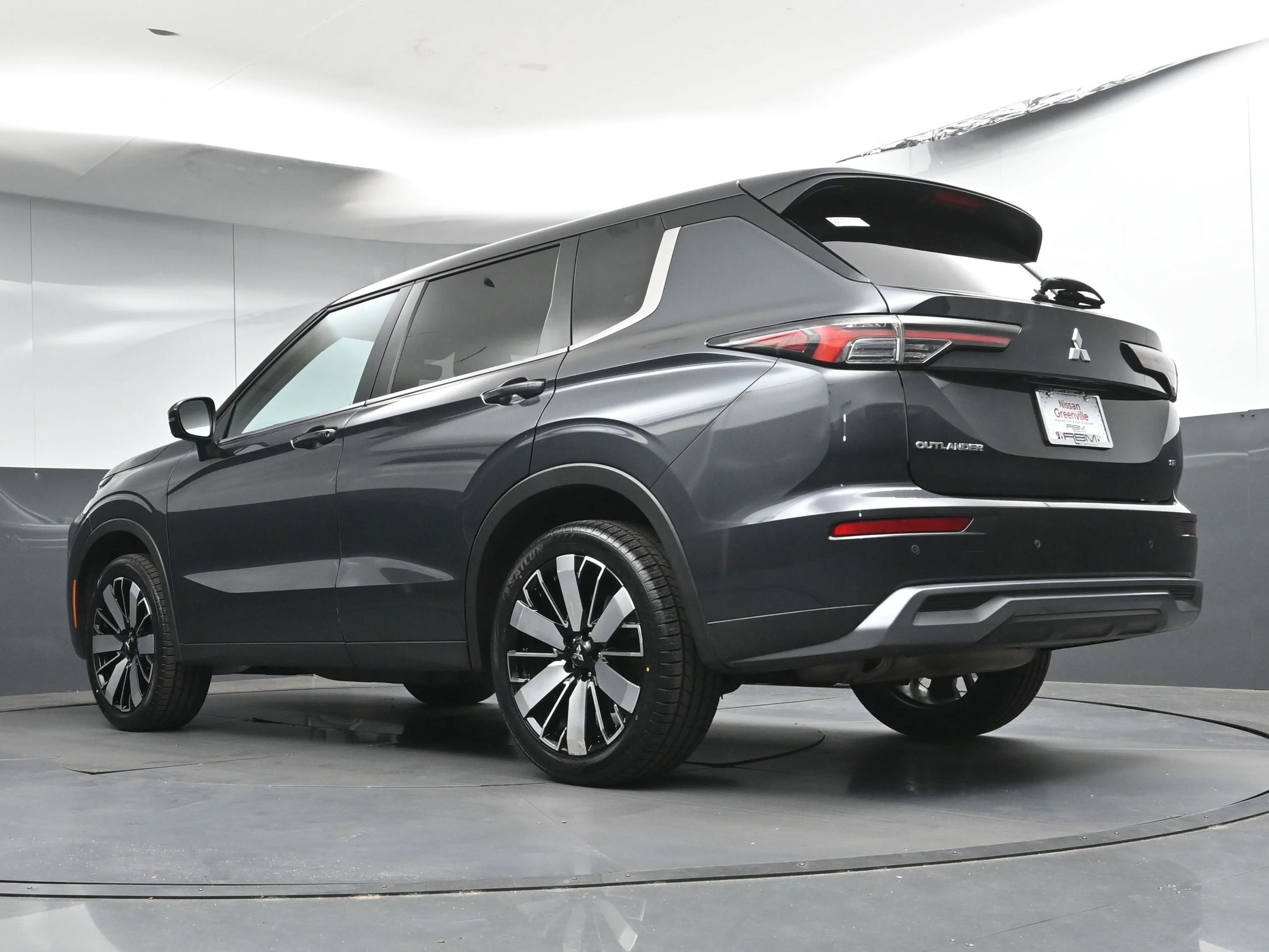 Used 2025  Mitsubishi  image 31