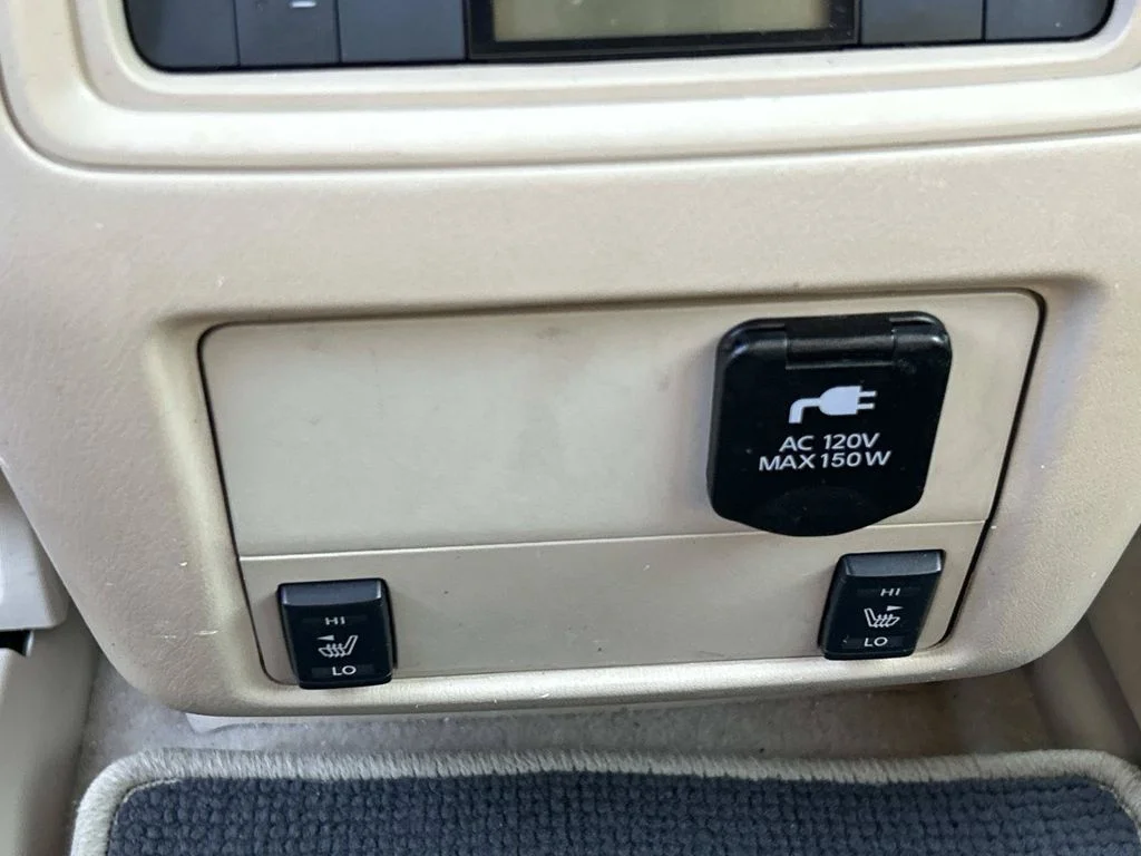 Used 2015 White Nissan SL image 19