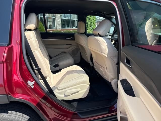 New 2025 Velvet Red Pearl-Coat Exterior Paint Jeep Limited image 25