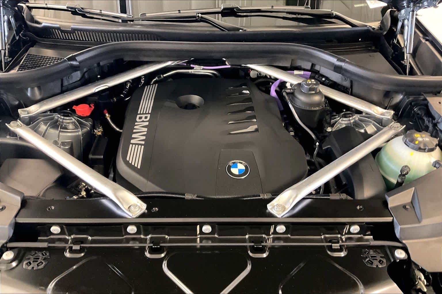 New 2026 Skyscraper Grey Metallic BMW xDrive40i image 16