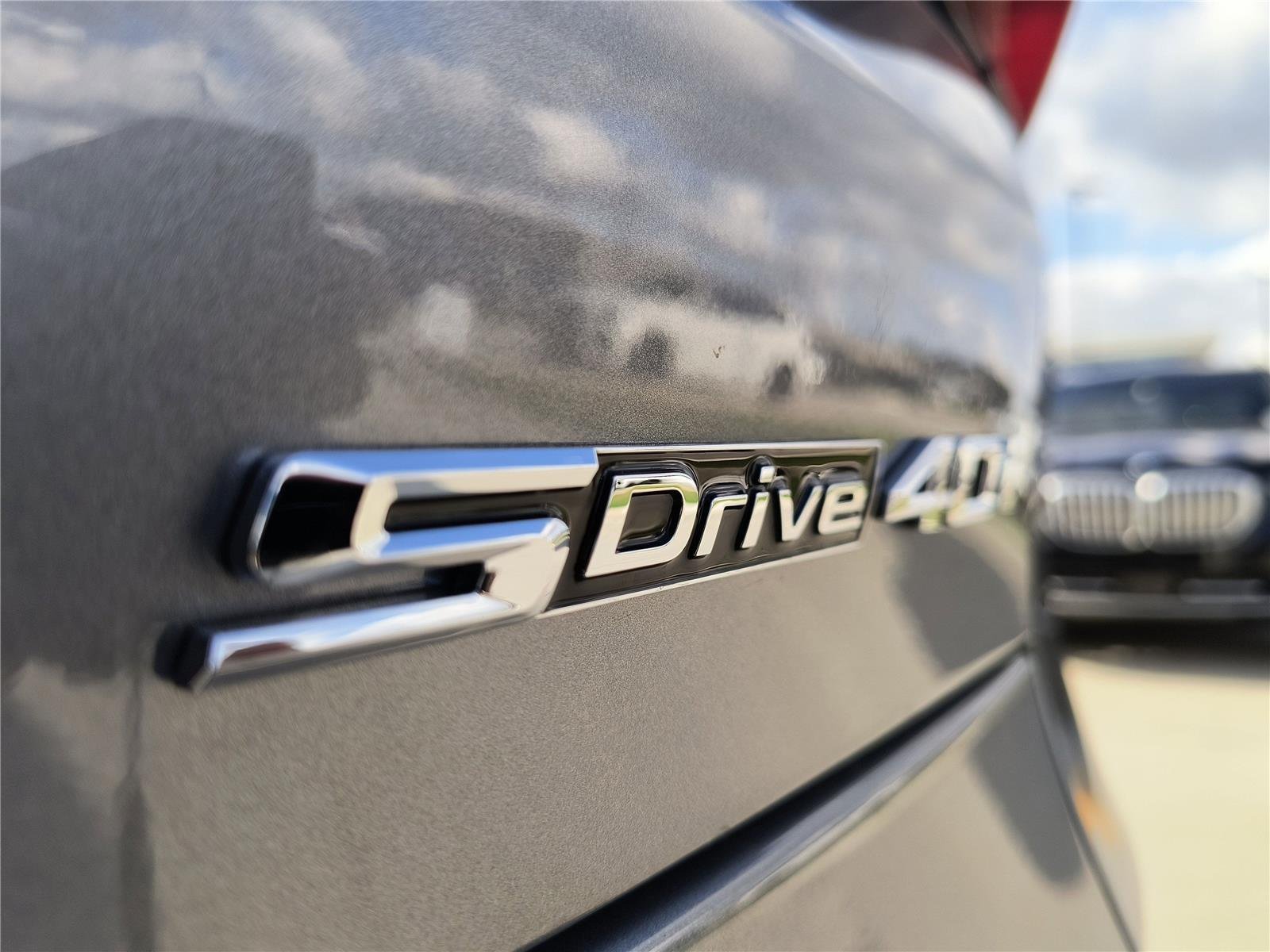Used 2026 Skyscraper Grey Metallic BMW sDrive40i image 4