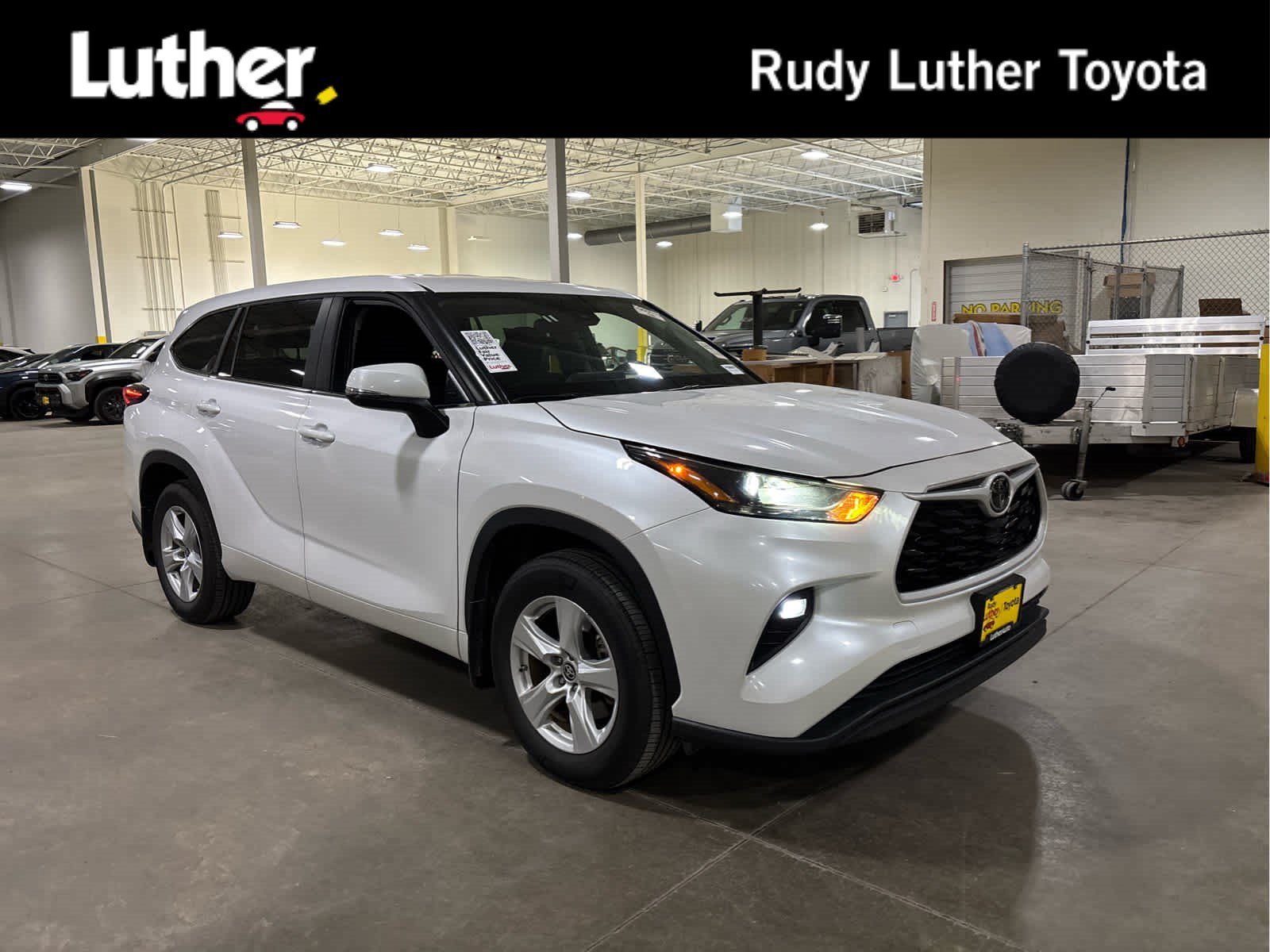 Used 2025 Wind Chill Pearl Toyota LE image 1