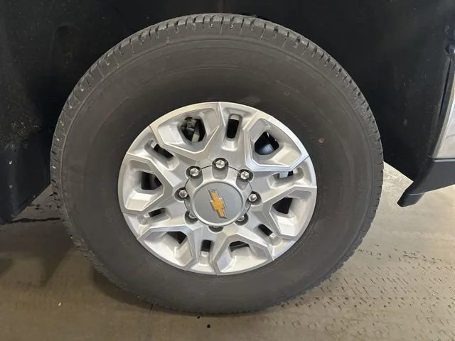 Used 2025 Summit White Chevrolet LTZ image 38
