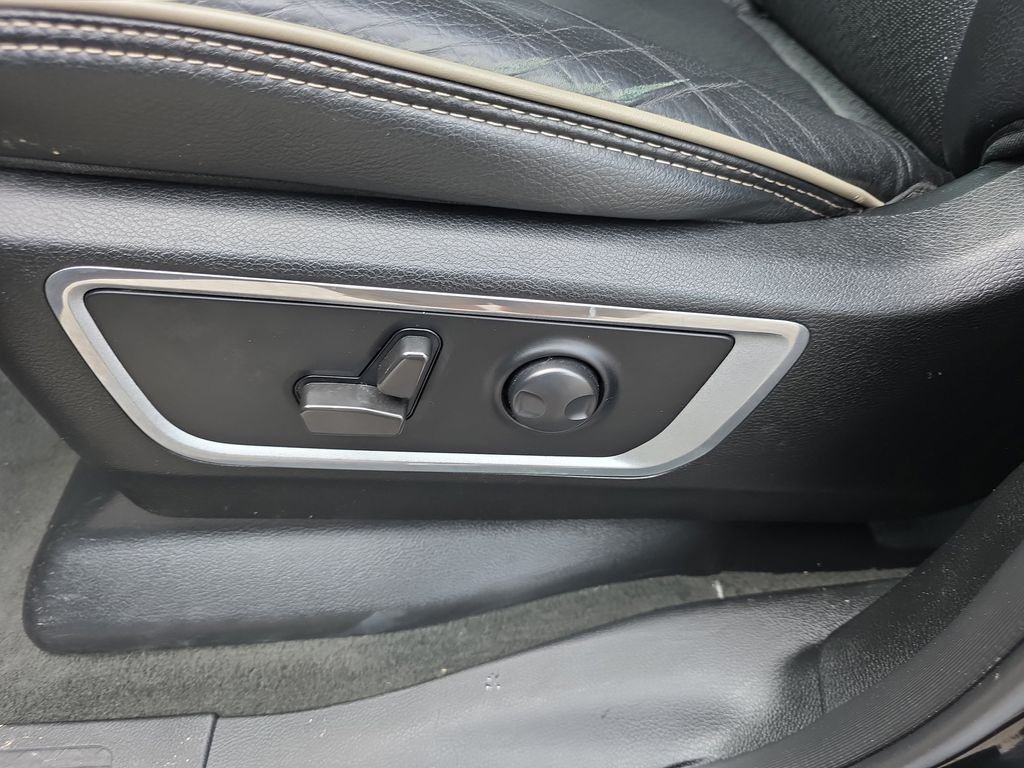 Used 2023 Black Ram Laramie image 28