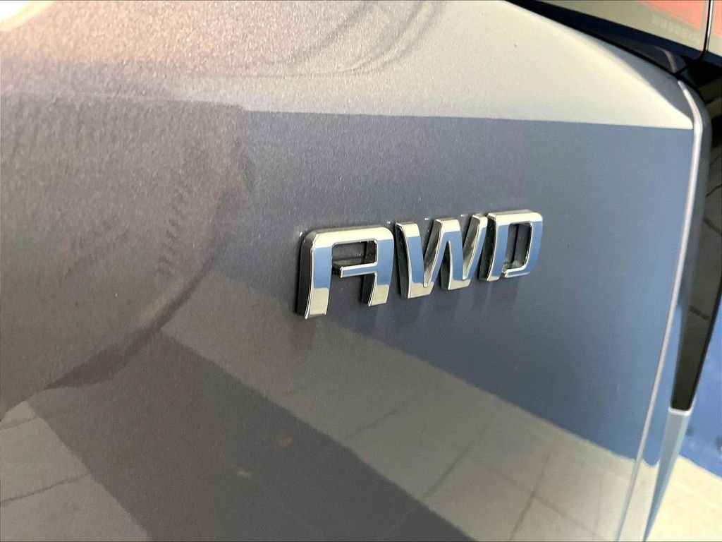 Used 2024 Gray Chevrolet LT image 29