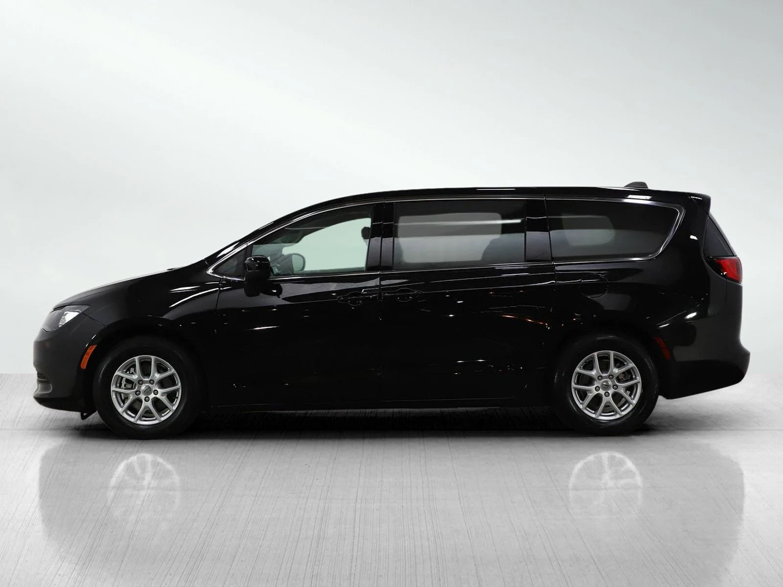 Used 2024 Chrysler Voyager LX with VIN 2C4RC1CG3RR101274 for sale in Burnsville, Minnesota