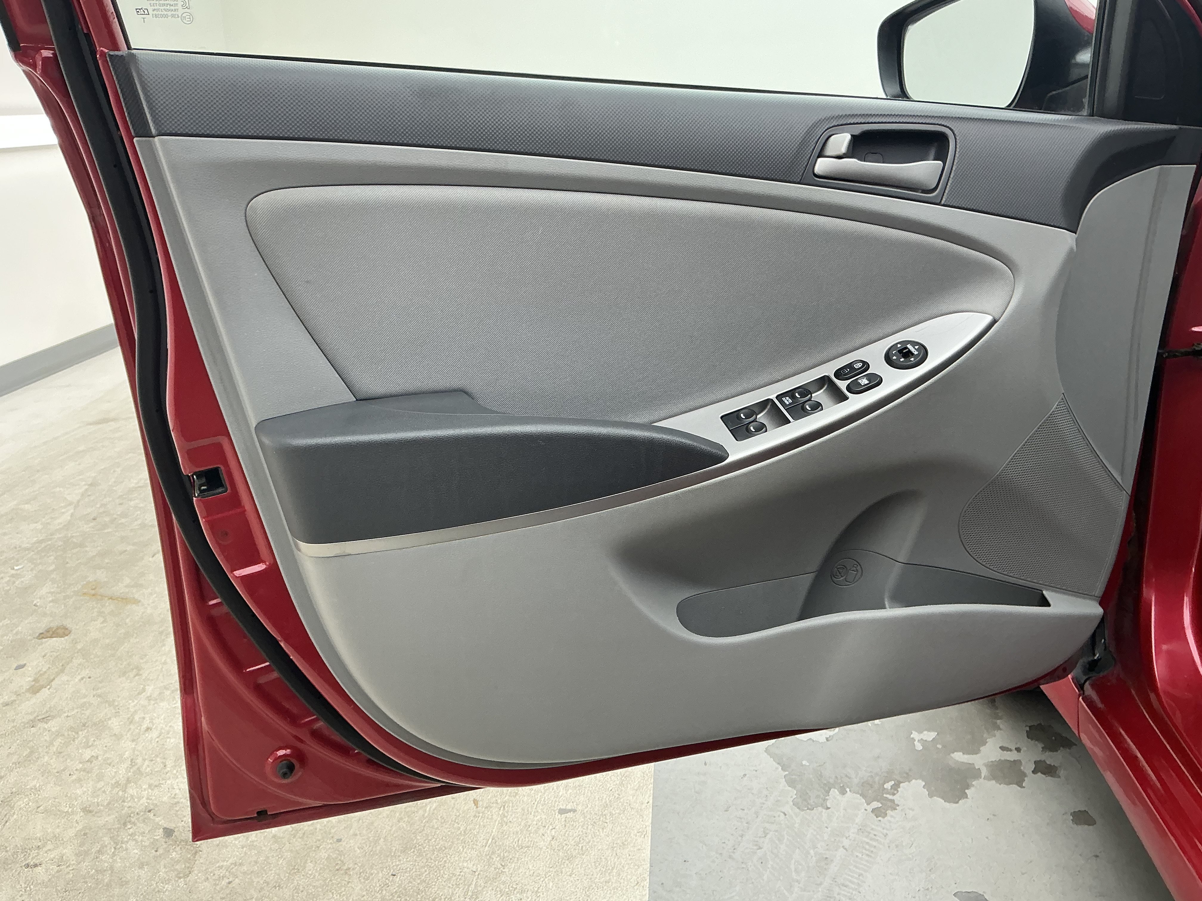 Used 2017 Boston Red Metallic Hyundai SE image 15