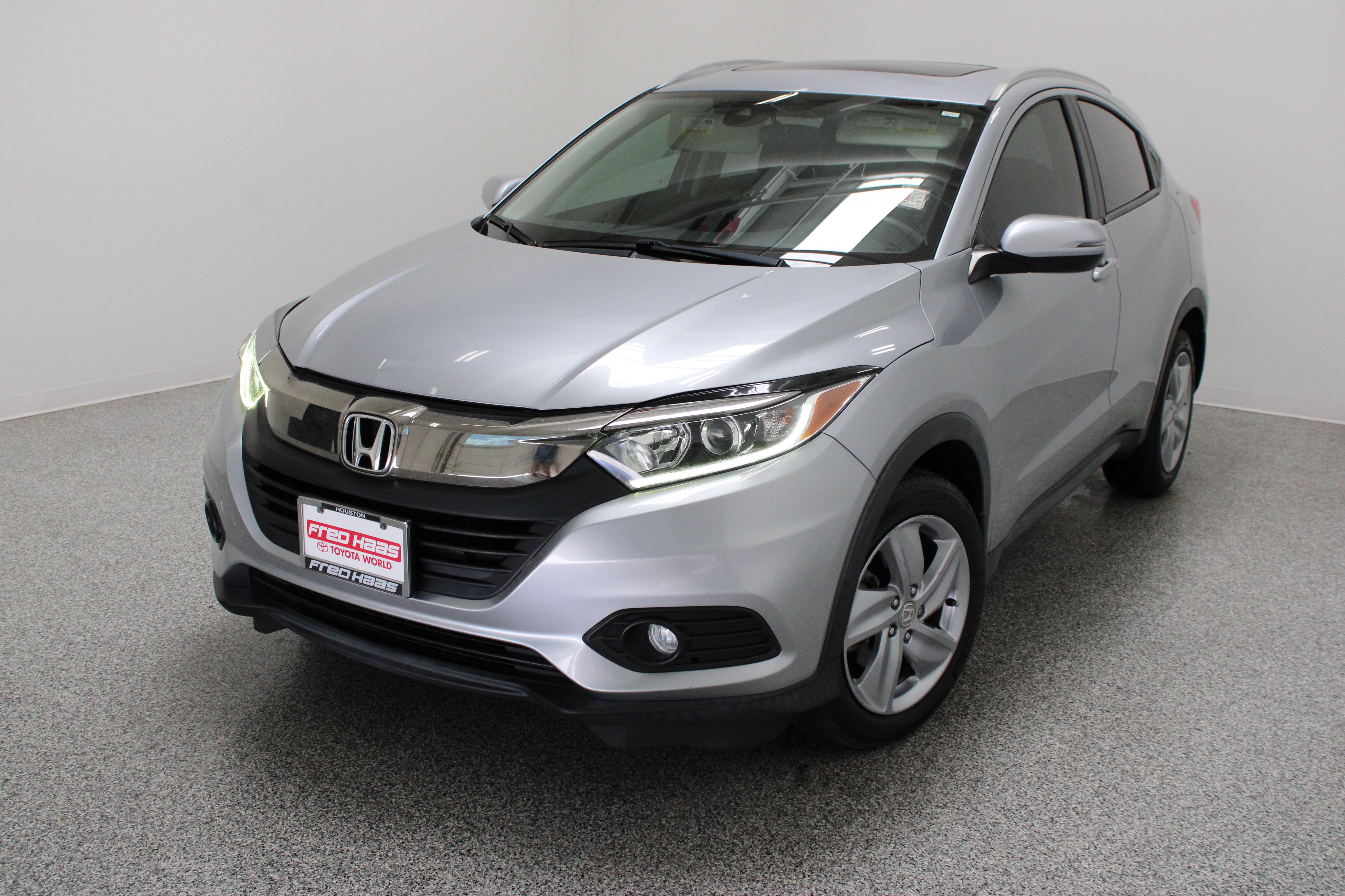 Used 2020 Lunar Silver Metallic Honda EX 1.8L image 2