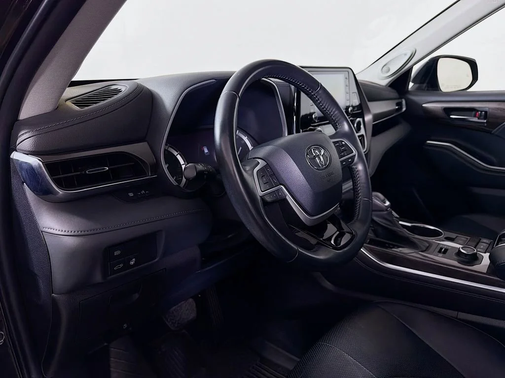 Used 2022 Midnight Black Met Toyota Limited image 10
