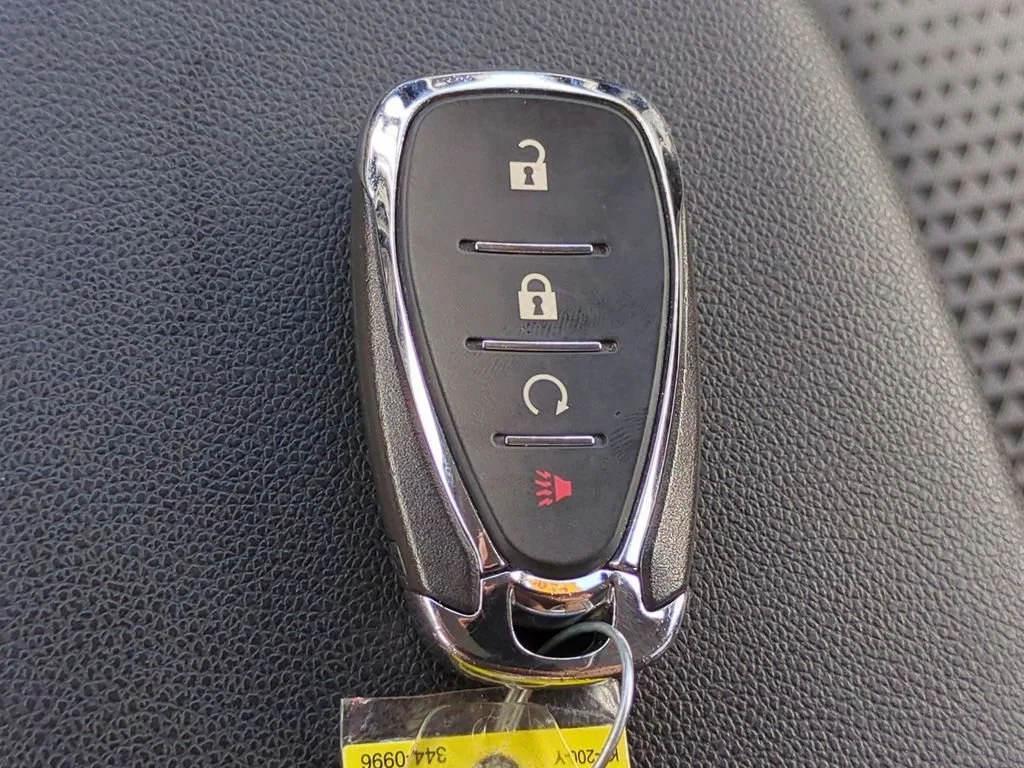Used 2024 Summit White Chevrolet LT image 23