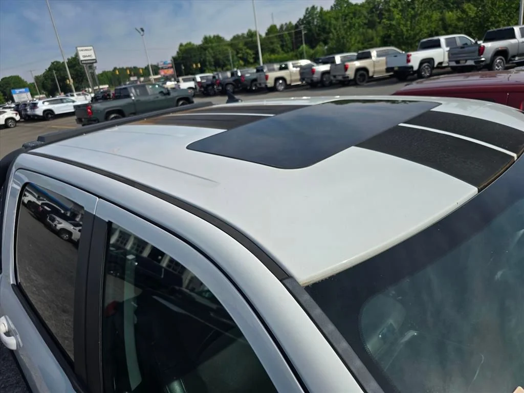 Used 2017 White Ram Sport image 12