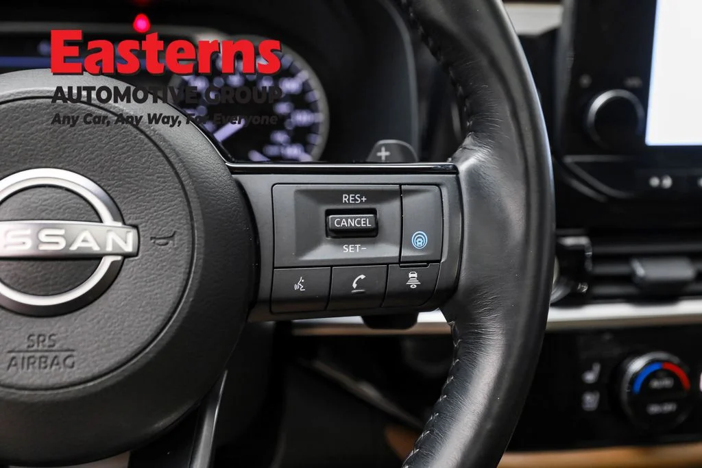 Used 2022 White Nissan Platinum image 16