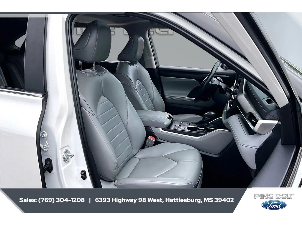 Used 2023 Wind Chill Pearl Toyota XLE image 7