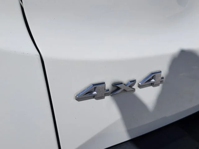 Used 2019 White Jeep Latitude image 10