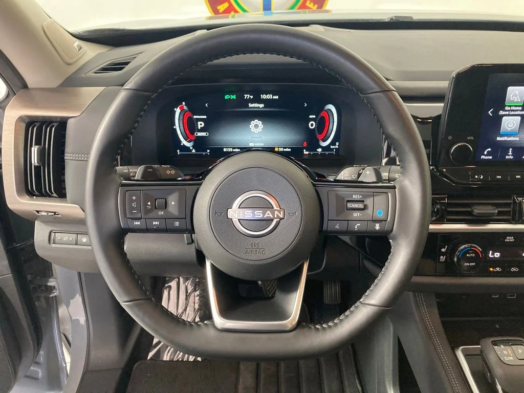 Used 2025 Gray Nissan Platinum image 10