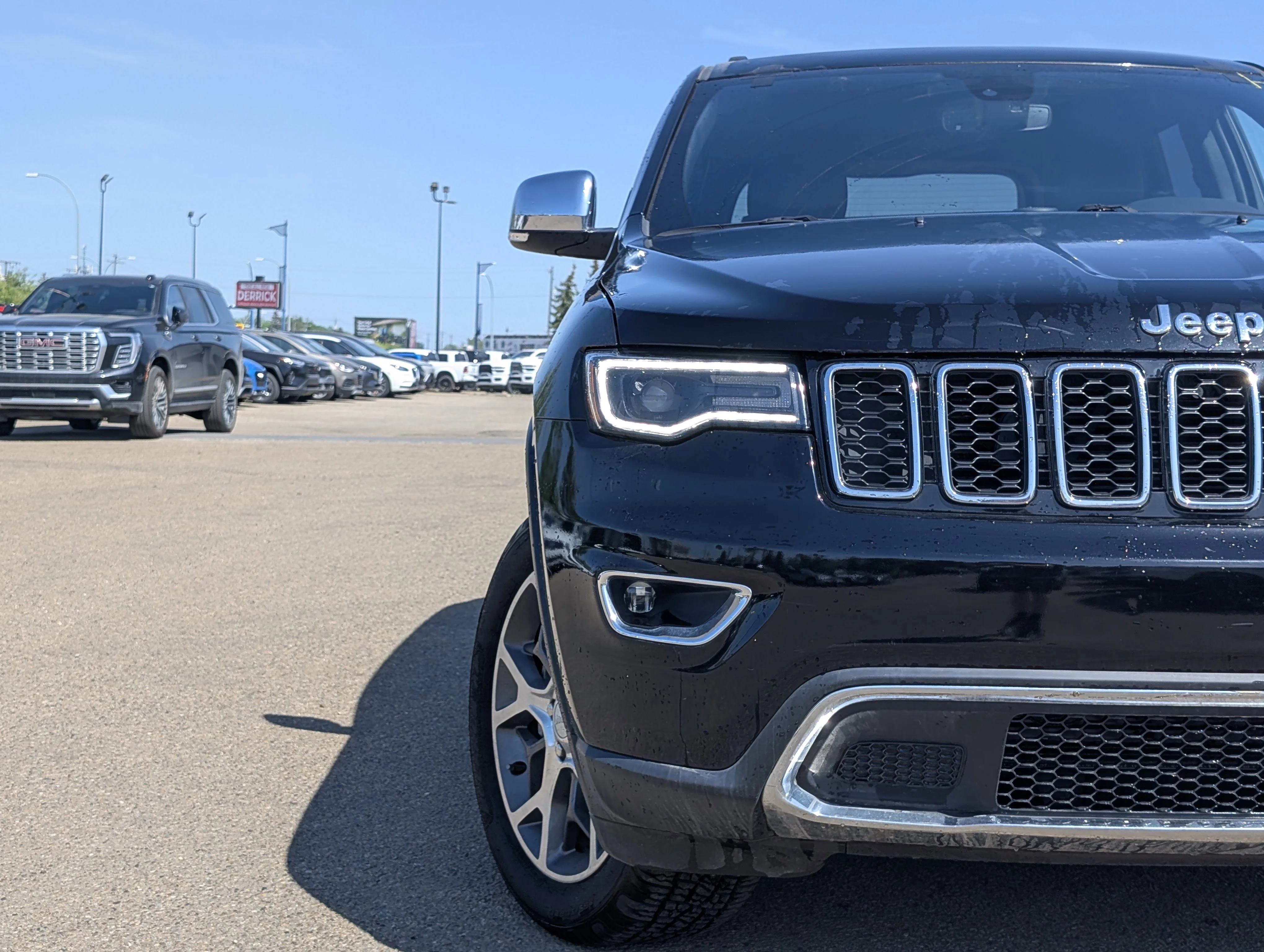 Used 2022 Diamond Black Crystal Pearlcoat Jeep Limited image 11