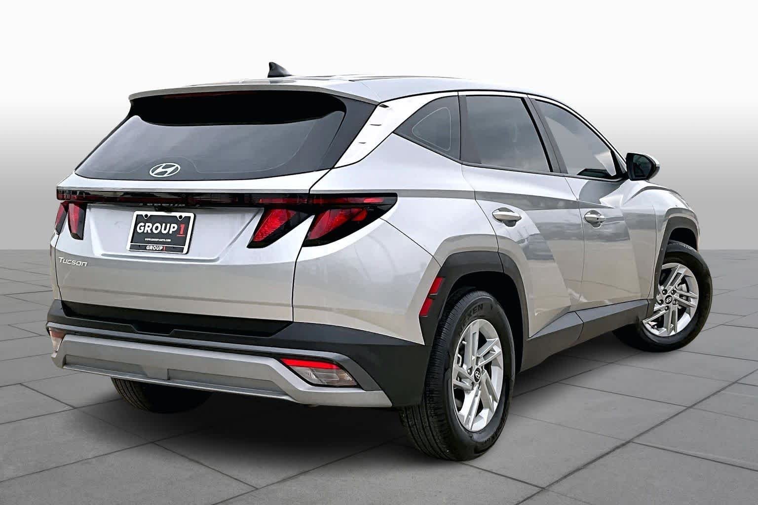 Used 2025 Shimmering Silver Hyundai SE image 12
