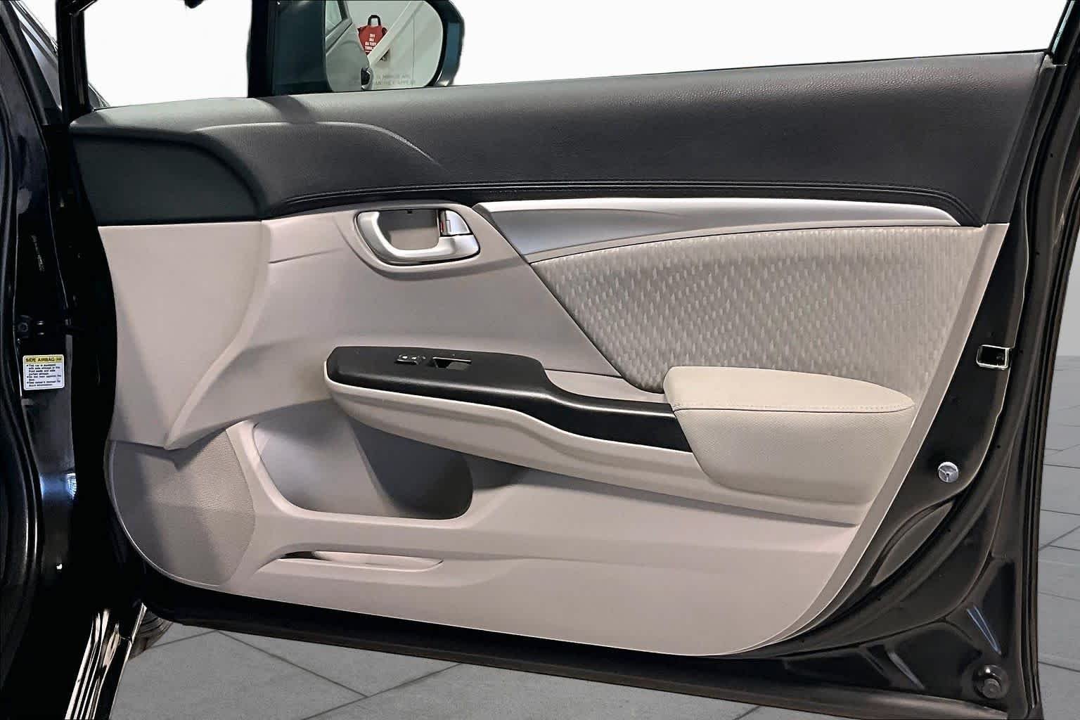 Used 2015 Alabaster Silver Metallic Honda EX image 17