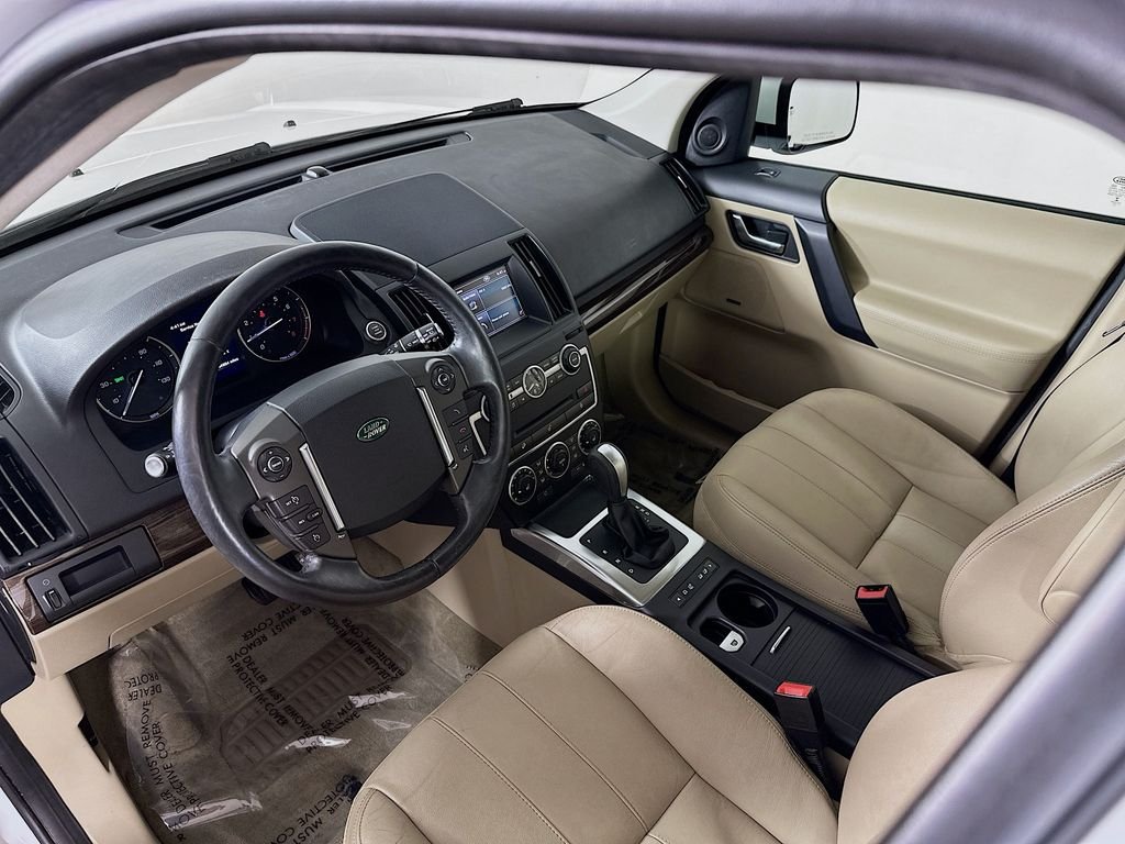 Used 2013 Fuji White Land Rover  image 10
