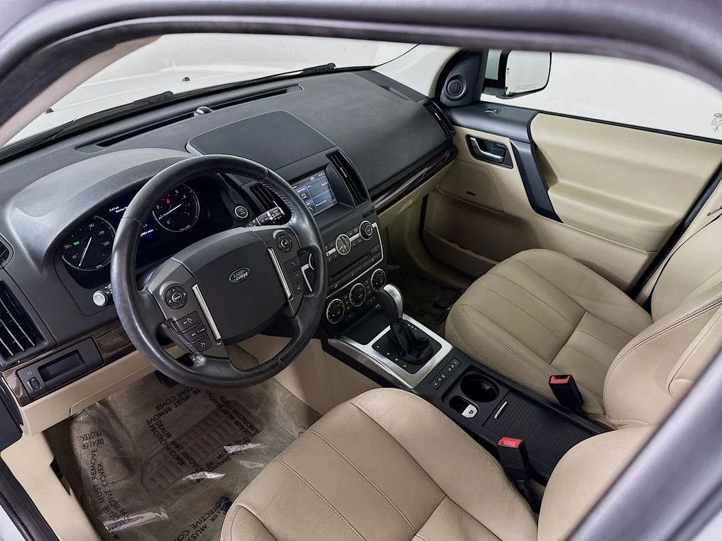 Used 2013 Fuji White Land Rover  image 10