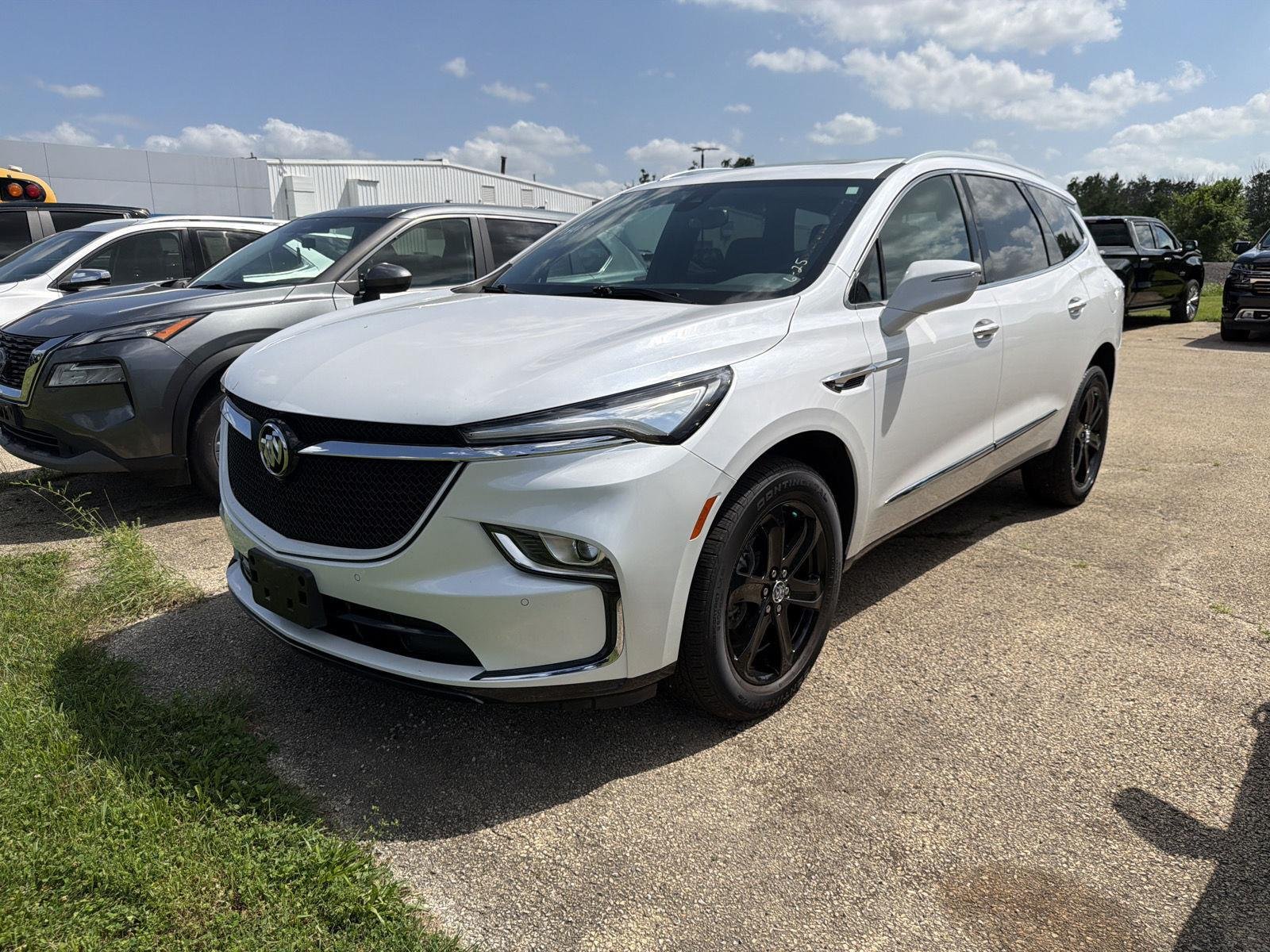 2023 Buick Enclave Essence AWD's photo