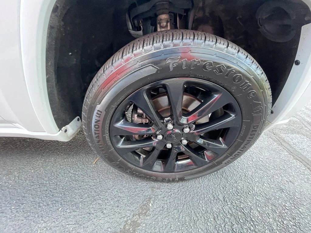 Used 2022 White Jeep Laredo X image 31