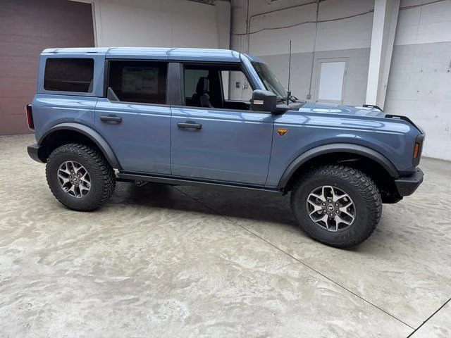 New 2025 Azure Gray Metallic Tri-Coat Ford Badlands® image 6