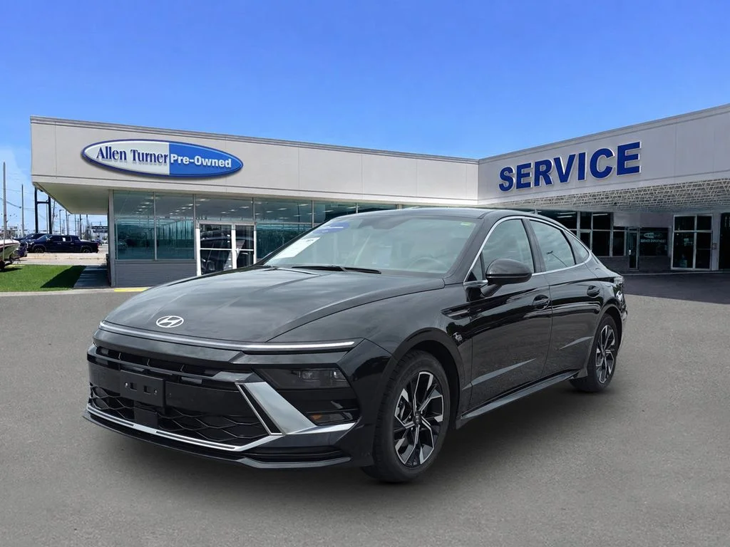 Used 2024 Onyx Black Hyundai SEL image 4