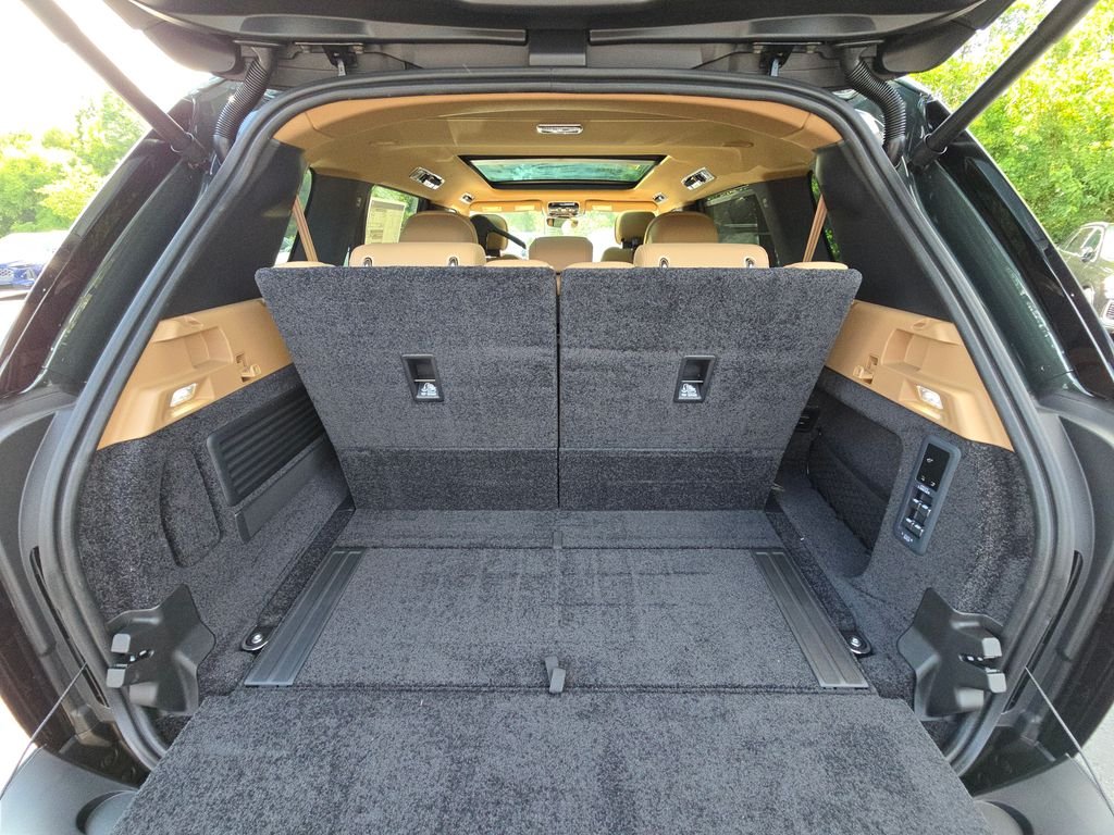New 2026  Land Rover SE image 11