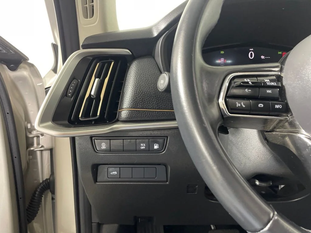 Used 2024 Silver Mazda Preferred image 13