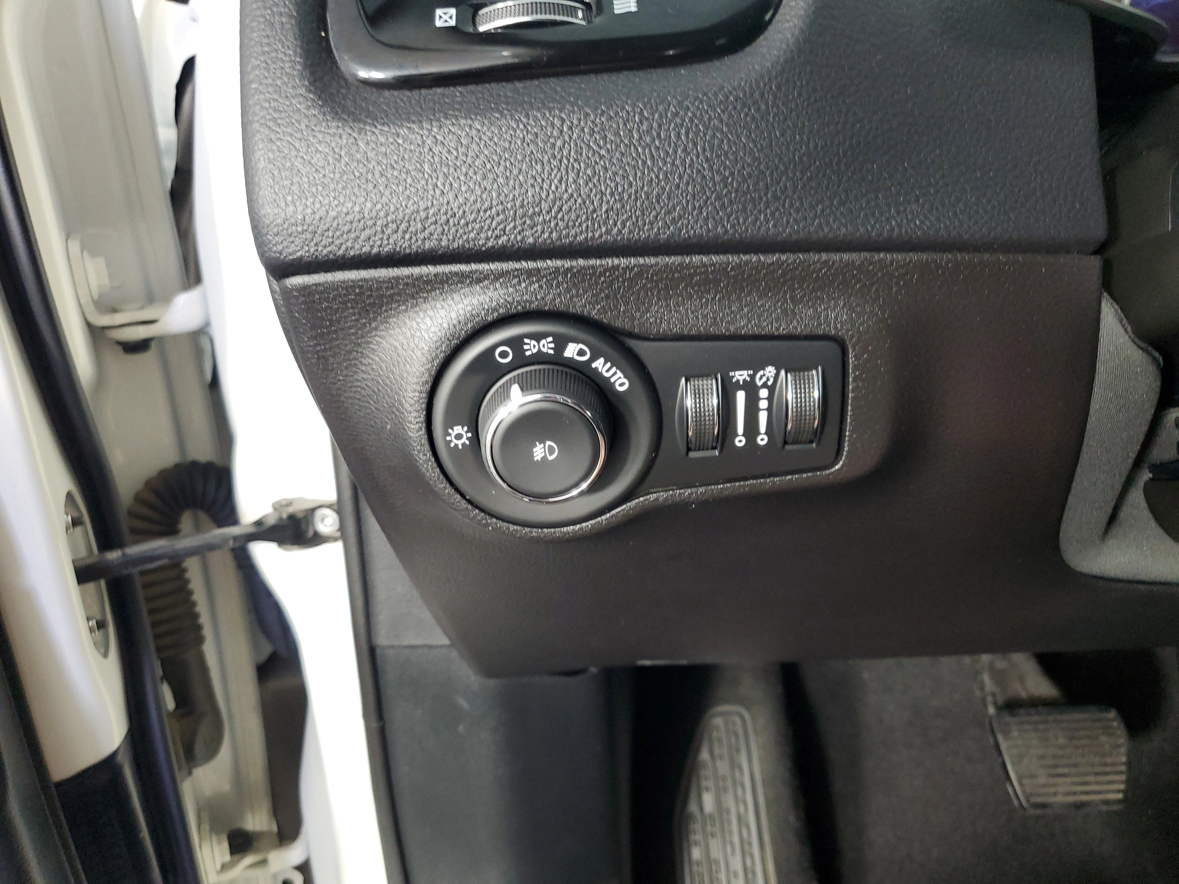 Used 2020 White Clearcoat Jeep Limited image 26