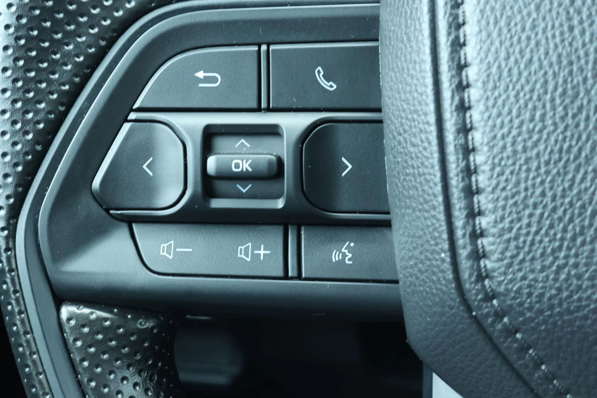 Used 2026  Toyota SR5 image 9