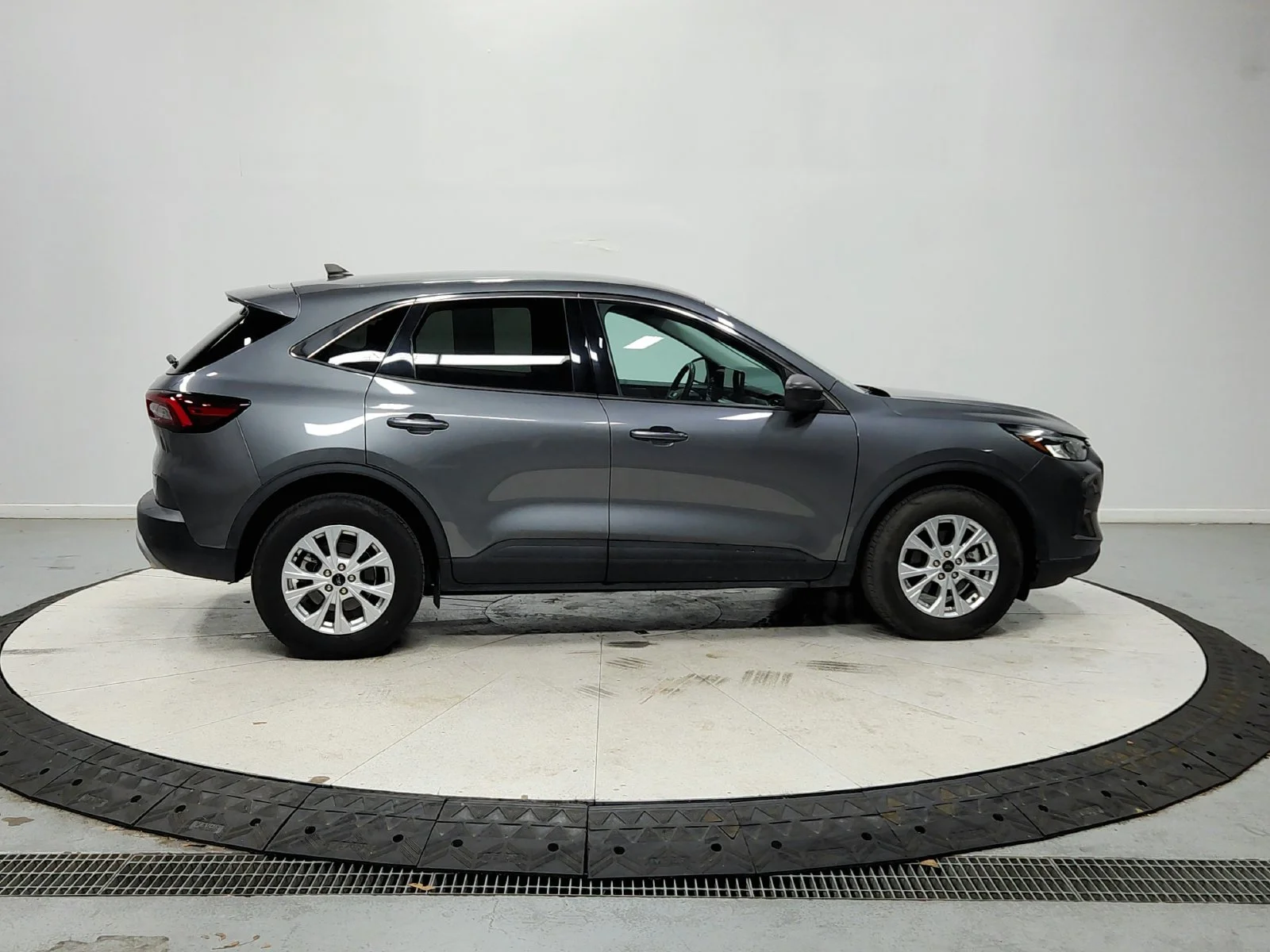 Used 2024 Gray Ford Active image 9