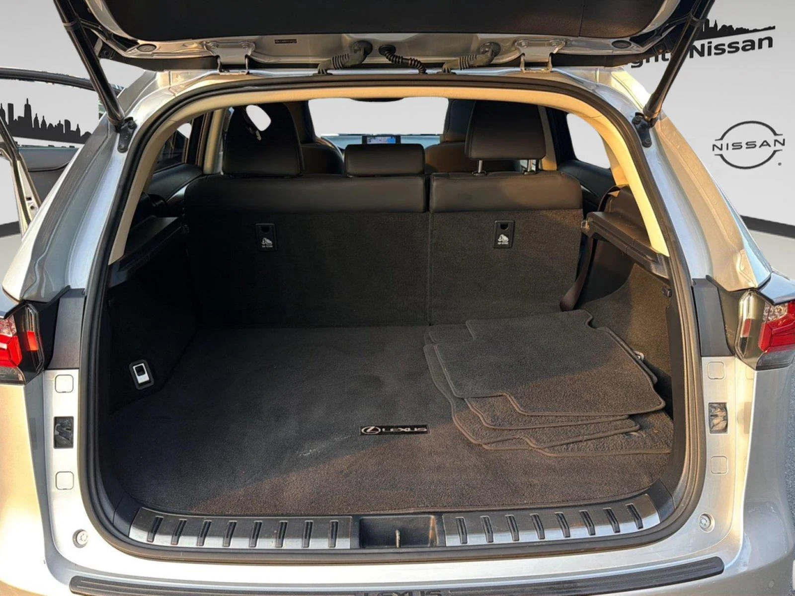 Used 2015 Silver Lining Metallic LEXUS  image 18