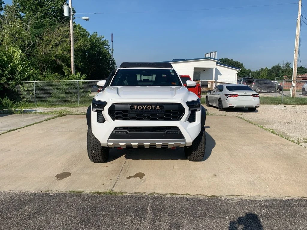 Used 2025 White Toyota Trailhunter image 8