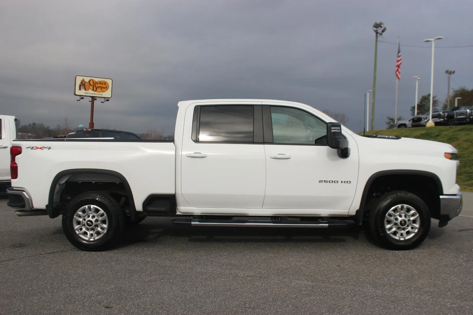 Used 2025 Summit White Chevrolet LT image 8