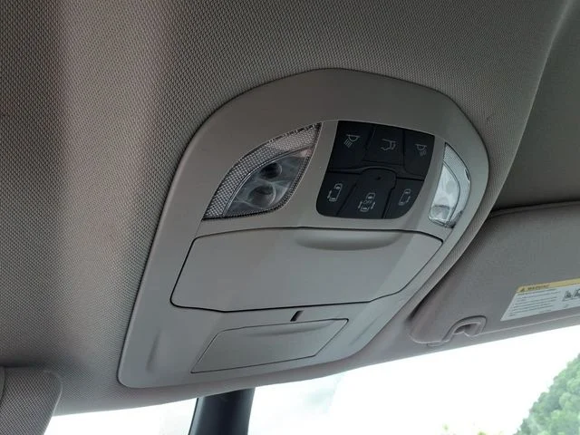 Used 2024 Black Chrysler Touring L image 29