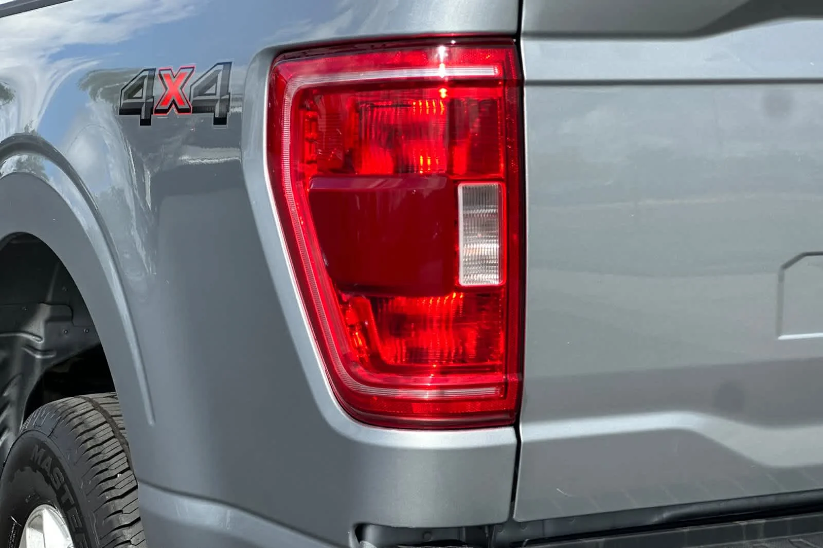Used 2023 Iconic Silver Metallic Ford XLT image 25