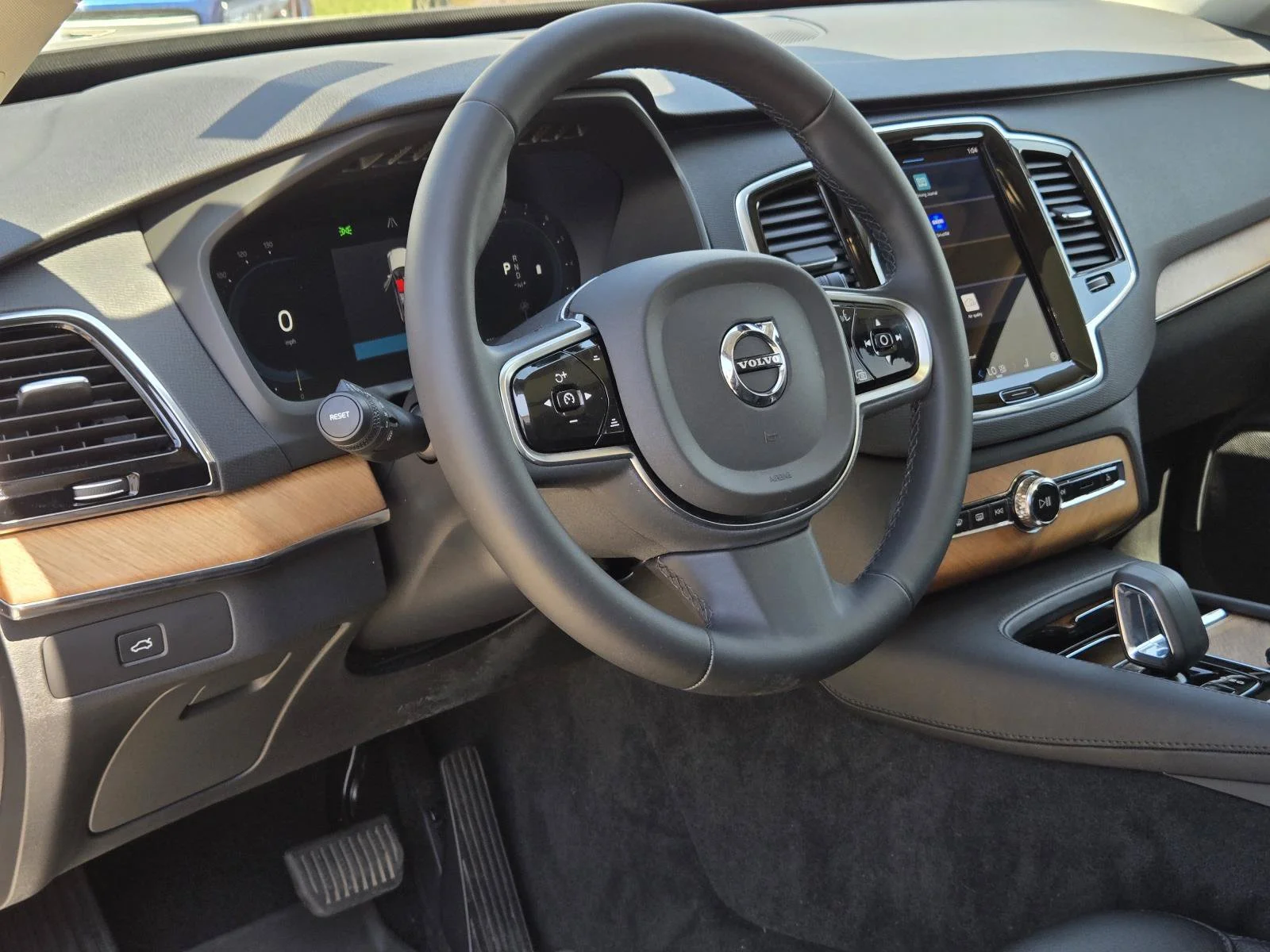 Used 2023 Platinum Gray Metallic Volvo Plus image 29