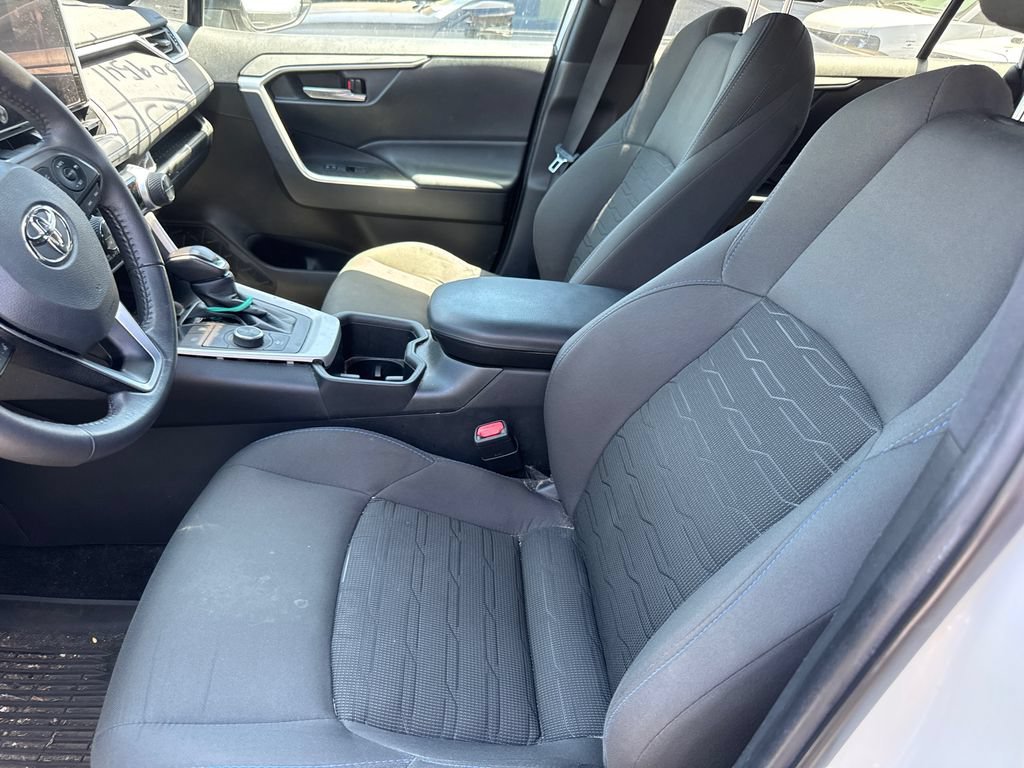 Used 2023  Toyota Hybrid SE image 6