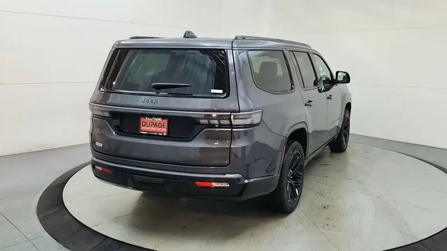 New 2026 Baltic-Gray Metallic Clear-Coat Exterior Paint Jeep Limited Reserve image 9