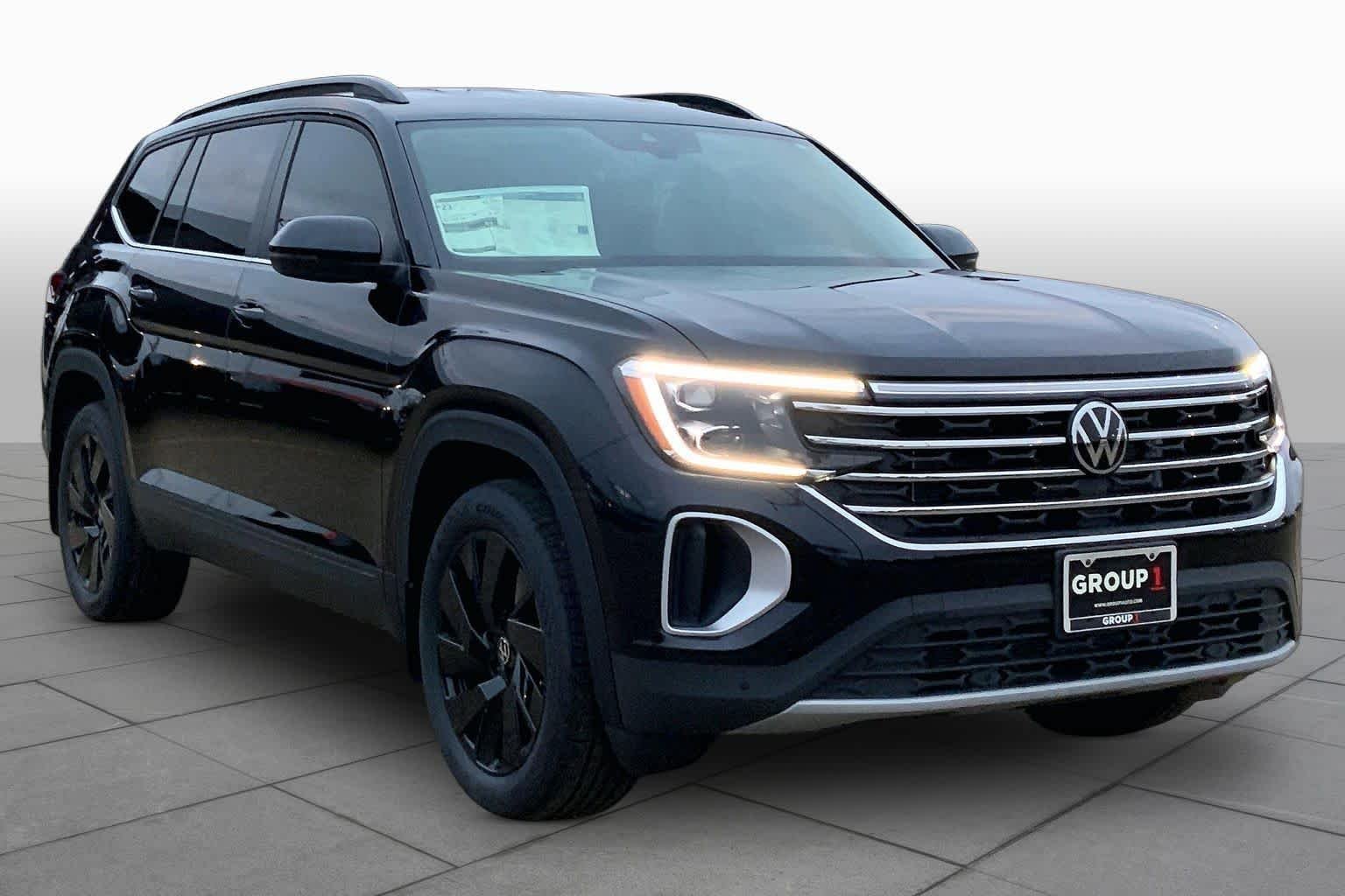 New 2026 Deep Black Pearl Volkswagen 2.0T SE w/Technology image 2