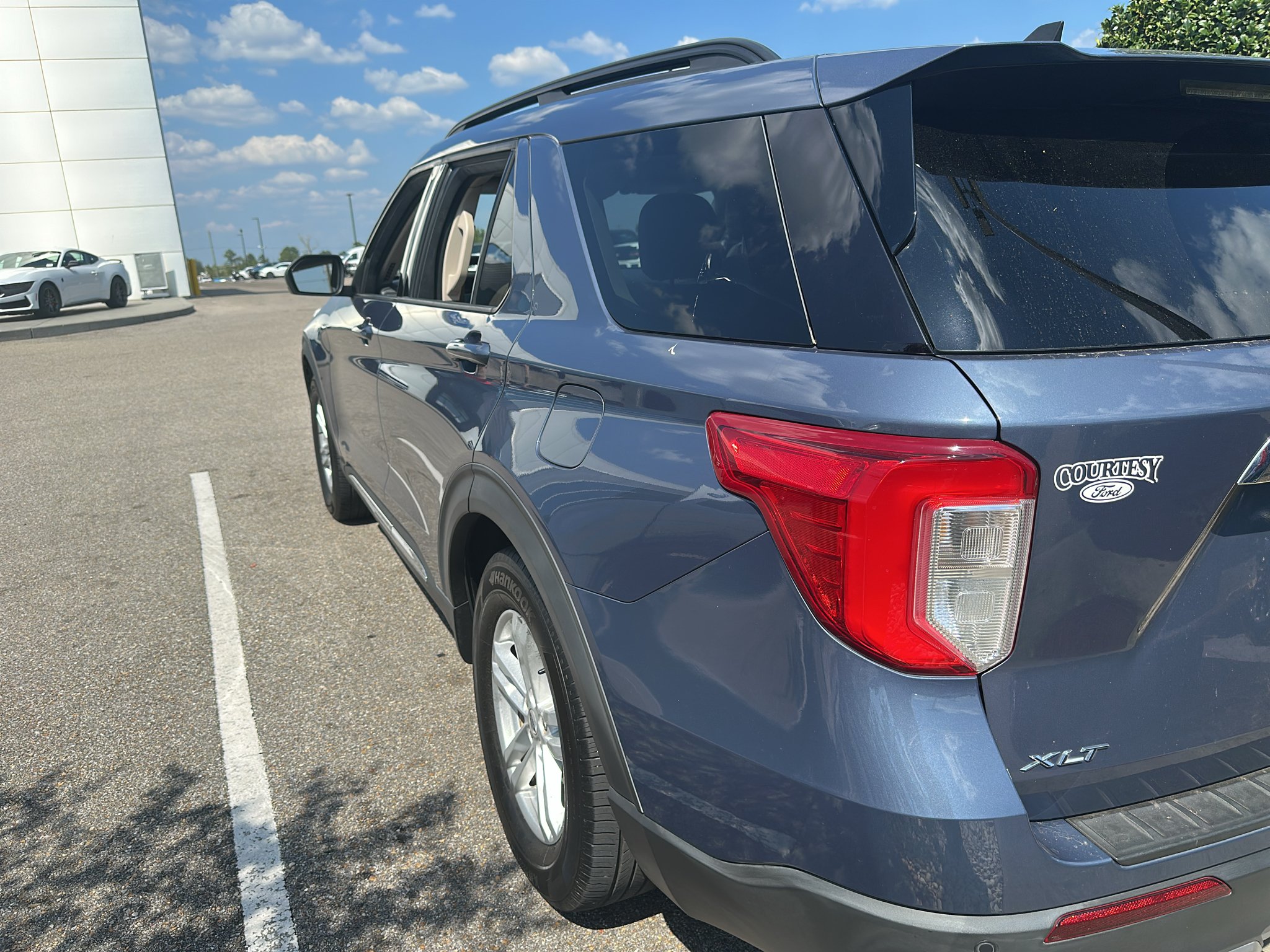Used 2021 Infinite Blue Metallic Tinted Clearcoat Ford XLT image 4