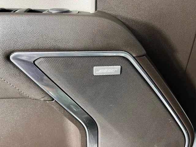 Used 2024 White GMC SLT image 17