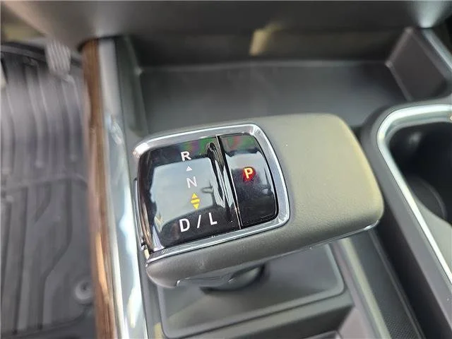 New 2026 Sterling Metallic GMC Elevation image 17