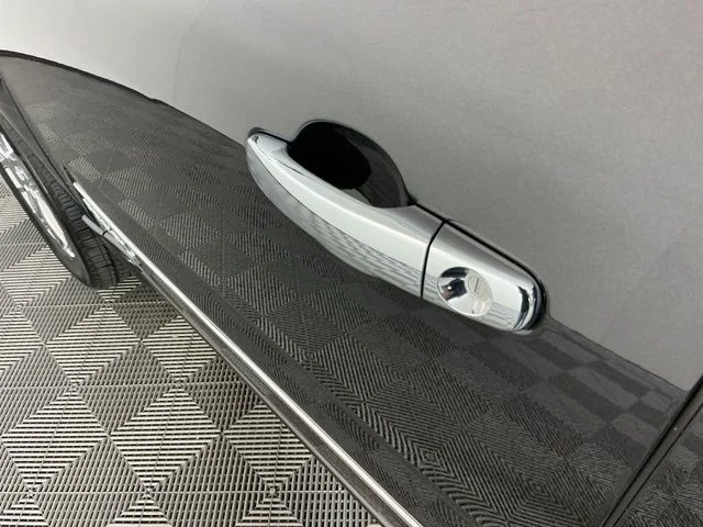 Used 2014 Iridium Metallic GMC Denali image 11